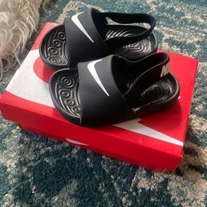 Nike infant slides. Black and white. Size 5c